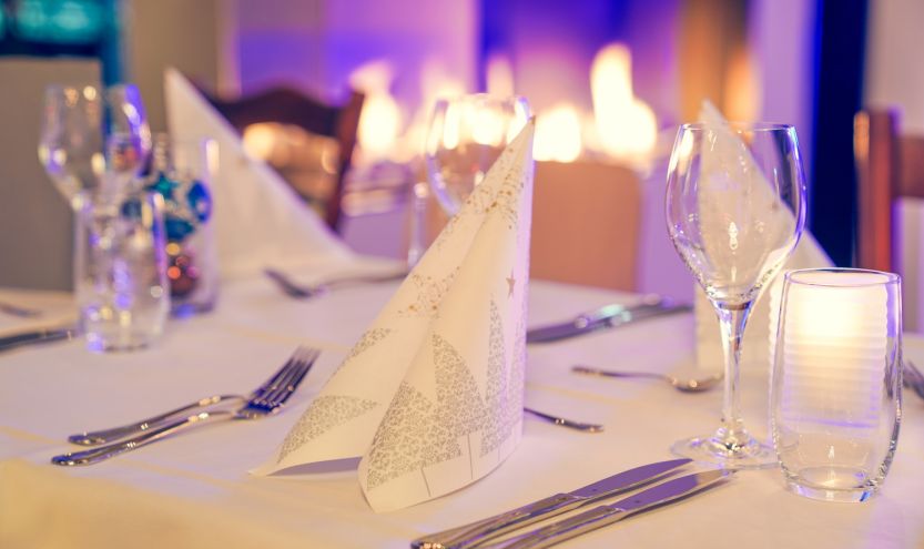 Unsere Räume, in denen Sie Tagen und Feiern können Gedeck im Wirtshaus Klingenstein